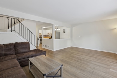 625 Breakers Point unit 30C, Schaumburg, IL 60194 - photo 4