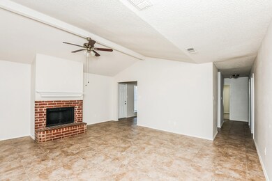 1359 Lincolnshire Way, Fort Worth, TX 76134 - photo 4