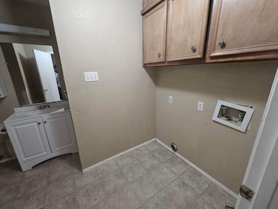 811 E 79th St, Lubbock, TX 79404 - photo 4