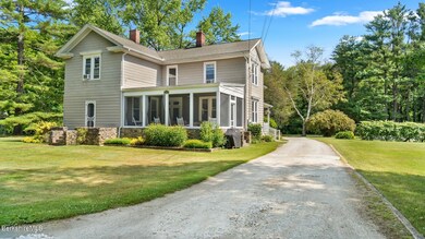 Spacious screened porch