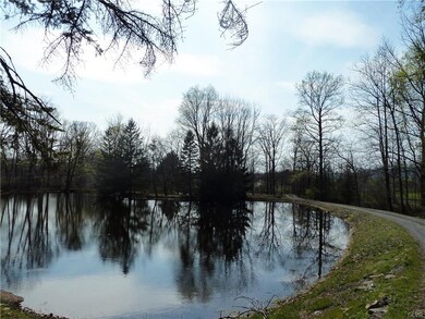 826 S Oaks Rd, Bath, PA 18014 - photo 4