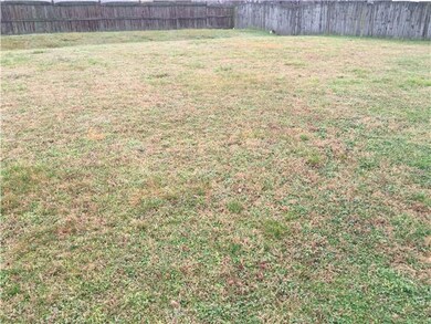 *HUGE FENCED BACK YARD*
