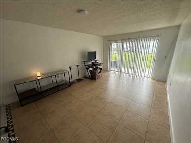 Windsor West Condominiums unit 107, Fort Myers, FL 33901 - photo 3