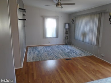 157 Robin Dr, Paulsboro, NJ 08066 - photo 4