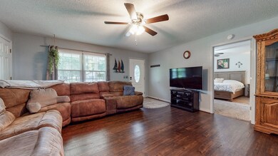 2012 Cobb Dr, Columbia, TN 38401 - photo 7