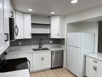 2057 N 34th Place, Phoenix, AZ 85008 - photo 5