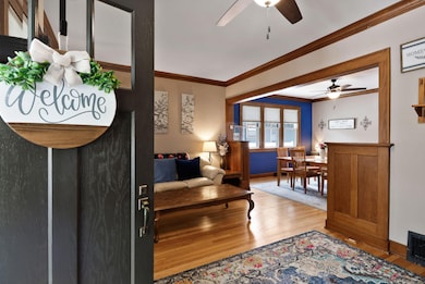 maxwell front door open