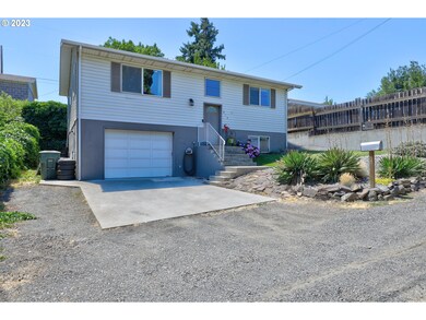 914 E 7th St, the Dalles, OR 97058 - photo 2