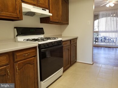280 W Deer Park Rd unit 32B, Gaithersburg, MD 20877 - photo 3