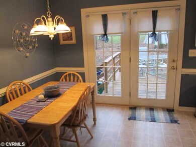 Kitchen - SPACIOUS EAT-IN AREA