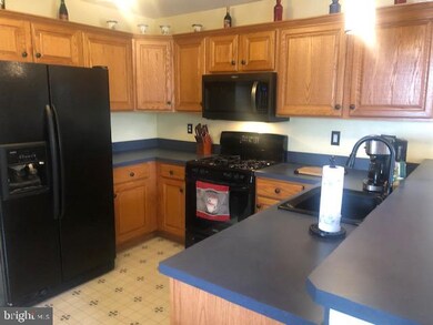 268 Hampshire Dr, Sellersville, PA 18960 - photo 3