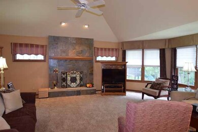 2301 Periwinkle Ln unit IV, Algonquin, IL 60102 - photo 4