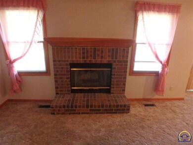 2849 SW Dukeries Rd, Topeka, KS 66614 - photo 3