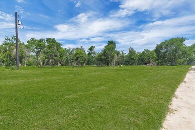 2802 Whispering Pine Dr, Alvin, TX 77511 - photo 4