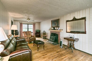 6735 Cypress Dr, Central Point, OR 97502 - photo 3