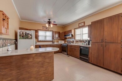 Kitchen w/ Pantry