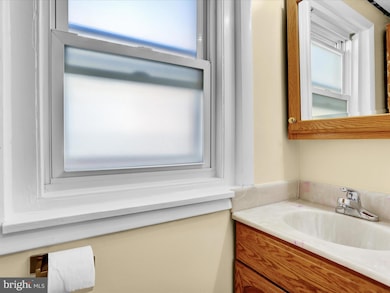 206 N Miller St, Reading, PA 19607 - photo 2