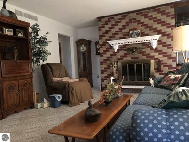 509 Ogemaw St, Oscoda, MI 48750 - photo 4