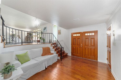 Foyer/Sitting Area