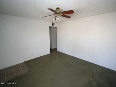 022-177295 Family room view