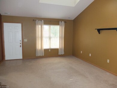 Great room with vaulted ceiling is open to the kit