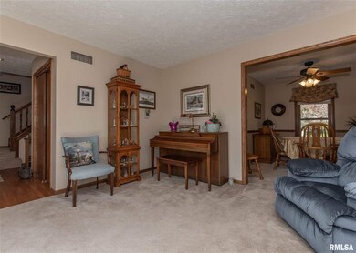 1626 W 44th Ct, Davenport, IA 52806 - photo 3