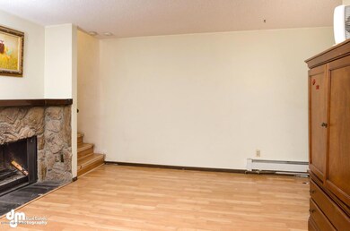3004 W Northern Lights Blvd-large-004-Li