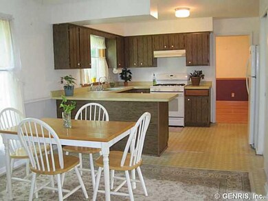 Kitchen Tons Of Counters, Cupboards & Storage In T