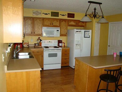 2281 Meadow Bend Dr, Columbus, IN 47201 - photo 7