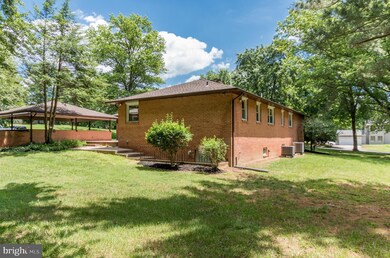 12412 Knollcrest Rd, Reisterstown, MD 21136 - photo 2