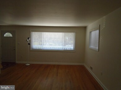 8439 Bay Dr, Pasadena, MD 21122 - photo 6