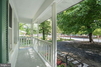 3710 Lacy Blvd, Falls Church, VA 22041 - photo 2