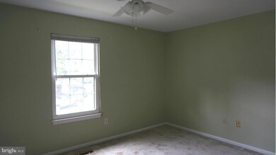 10211 Scarborough Commons Ct, Burke, VA 22015 - photo 7