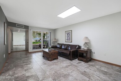 10517 W Palmeras Dr, Sun City, AZ 85373 - photo 4