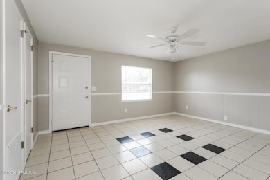 P6777989-02-Living Area-905825