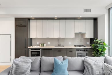 Gridiron unit 713, Seattle, WA 98104 - photo 3