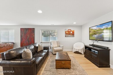 4_Living-Area_1800x1200_4257268