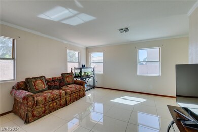 Like new ceramic upgraded flooring