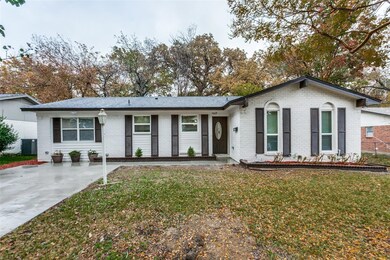 Ranch-style house featuring a front yard and centr