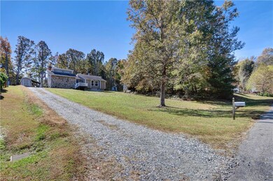 2405 Burnette Dr, Greensboro, NC 27406 - photo 3