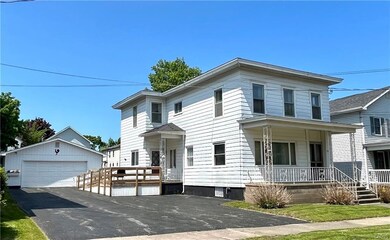 Double Lot Big Garage includes a workshop!