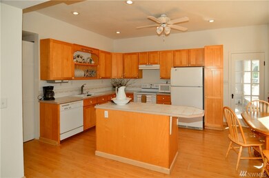 211 Calistoga St W, Orting, WA 98360 - photo 2