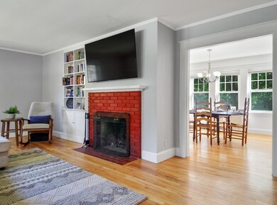 Living Room w/fireplace