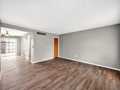 2375 Hardesty Dr N unit A5, Columbus, OH 43204 - photo 2