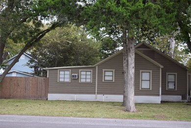 1501 4th St, Bay City, TX 77414 - photo 4