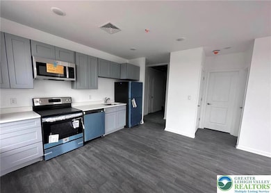 123 N Lumber St unit 2B, Allentown, PA 18102 - photo 4