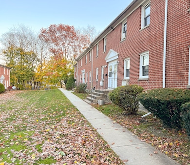 32 Karen Ct unit b, Bridgeport, CT 06606 - photo 4