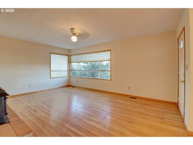 1654 E 19th St, the Dalles, OR 97058 - photo 4
