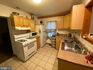 604 Maddock St, Crum Lynne, PA 19022 - photo 5