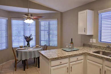 eat in kitchen w/ bay window